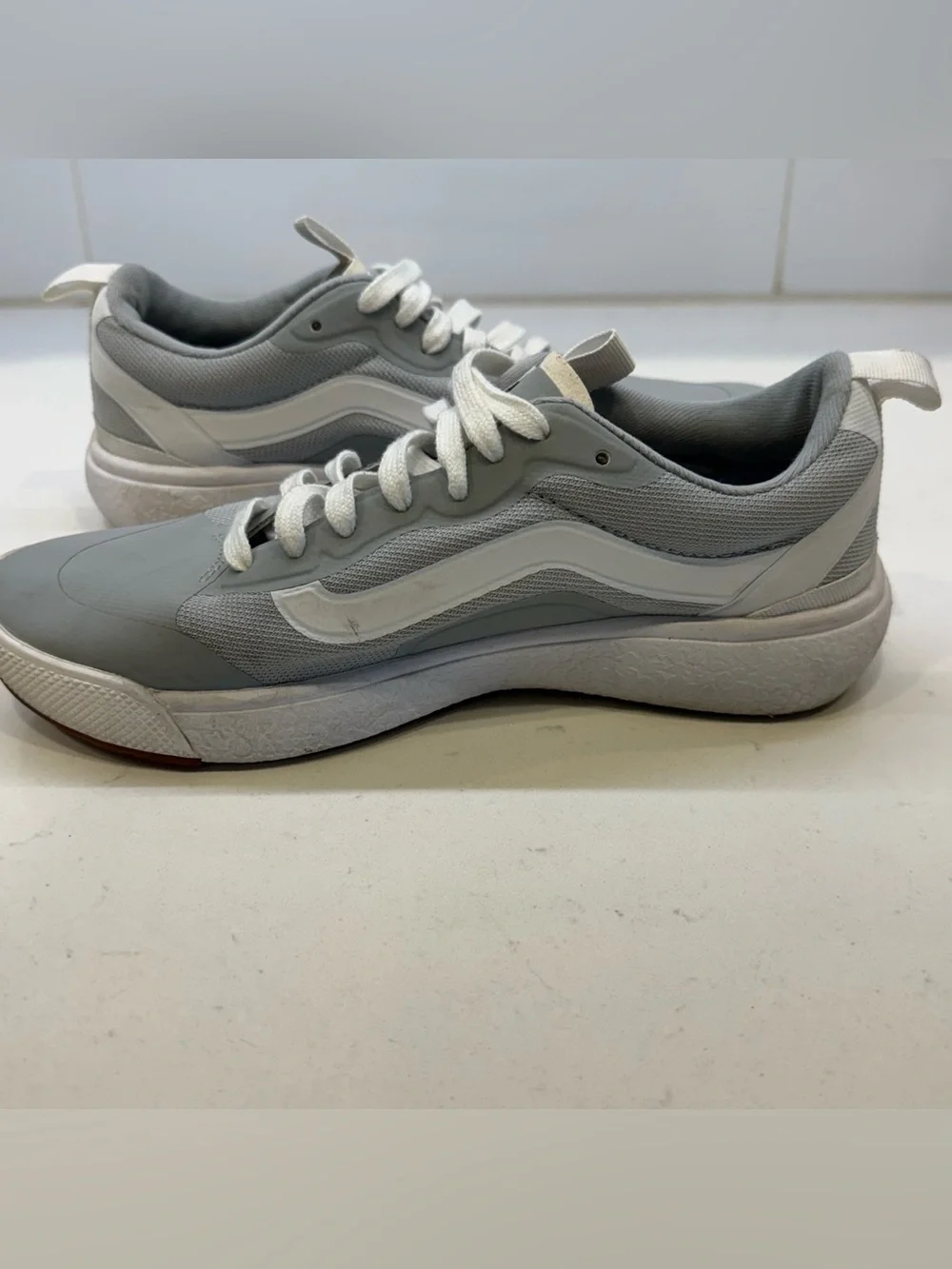Vans UltraRange EXO Frost Gray True White Sneakers Women’s 8